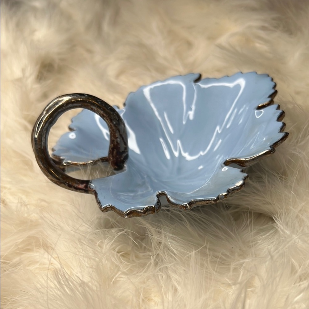 MCM Vintage Patina Baby Blue Ceramic Maple Leaf Dish JewelryHolder Art Sculpture - Picture 8 of 11
